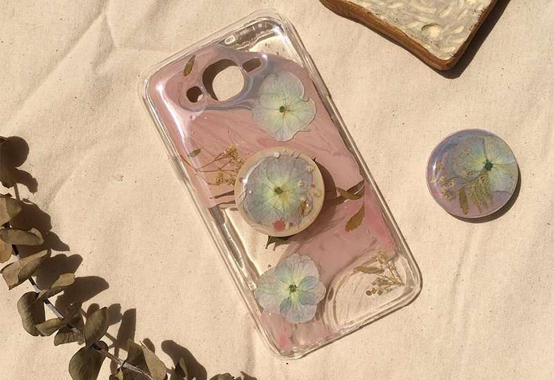 ポップソケット付押し花スマホケース