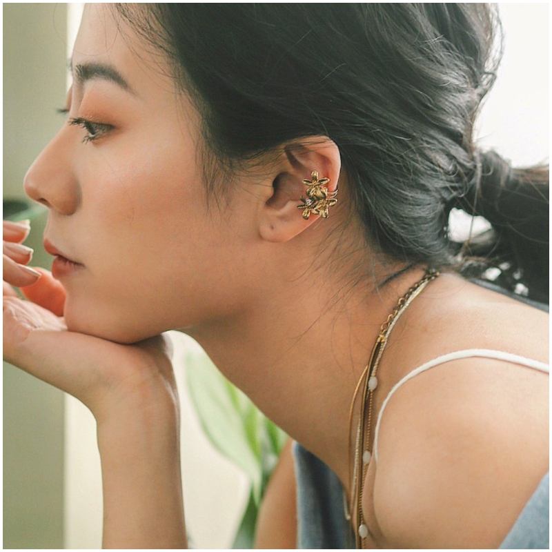 小星星水晶 耳骨夾 Ear Cuff