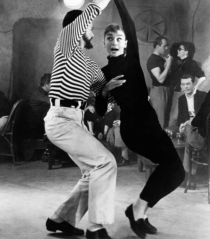 電影 《 Funny Face 》中,Audrey Hepburn 穿上樂福鞋輕盈起舞,成為了永恆經典。