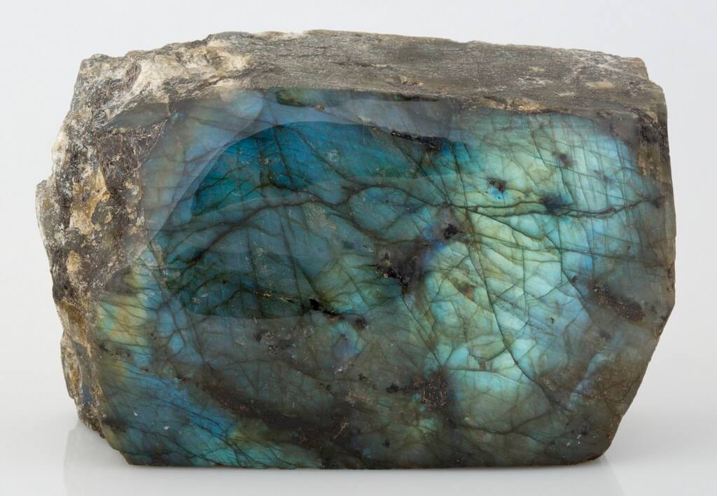 拉長石的名字 Labradorite,來自加拿大的拉布拉多