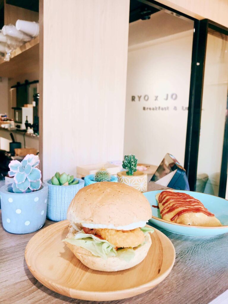 台北寵物友善餐廳推薦:Ryo.co 早午餐×咖哩食肆的漢堡