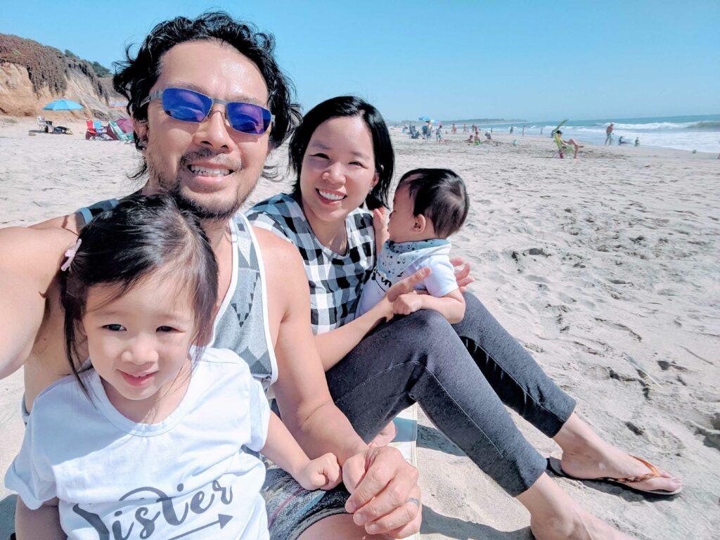 Mai 一家人到海邊遊玩,放鬆壓力