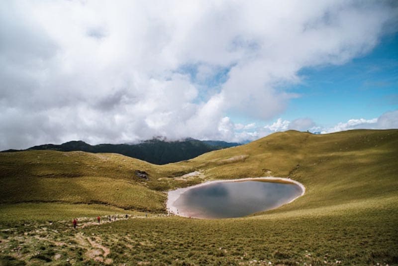 台東嘉明湖登山露營體驗