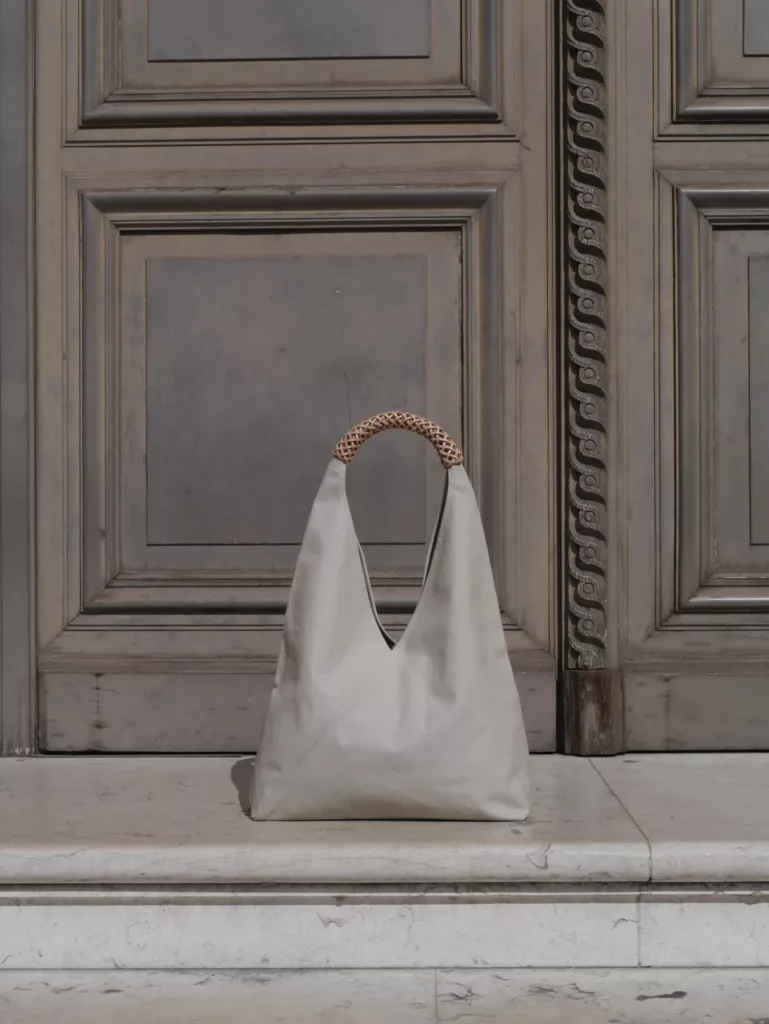 Kamaro'an 編織大三角包 杏色 MoMA Design Store