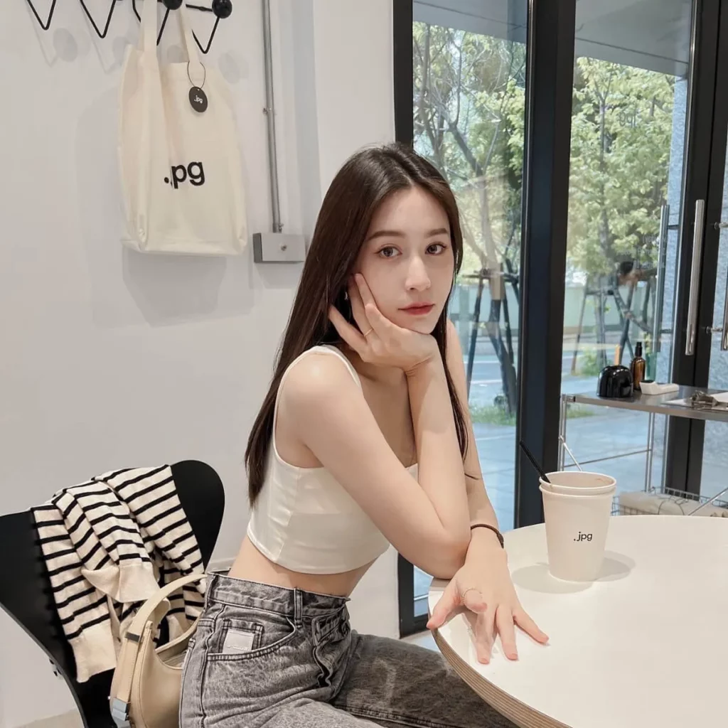 你應該也是從 IG 上認識大七這號人物吧?擁有猶如歐美部落客般的時尚品味,以及完美如搪瓷娃娃般的精緻臉龐。原來,這些美麗的養成可是大有學問!
