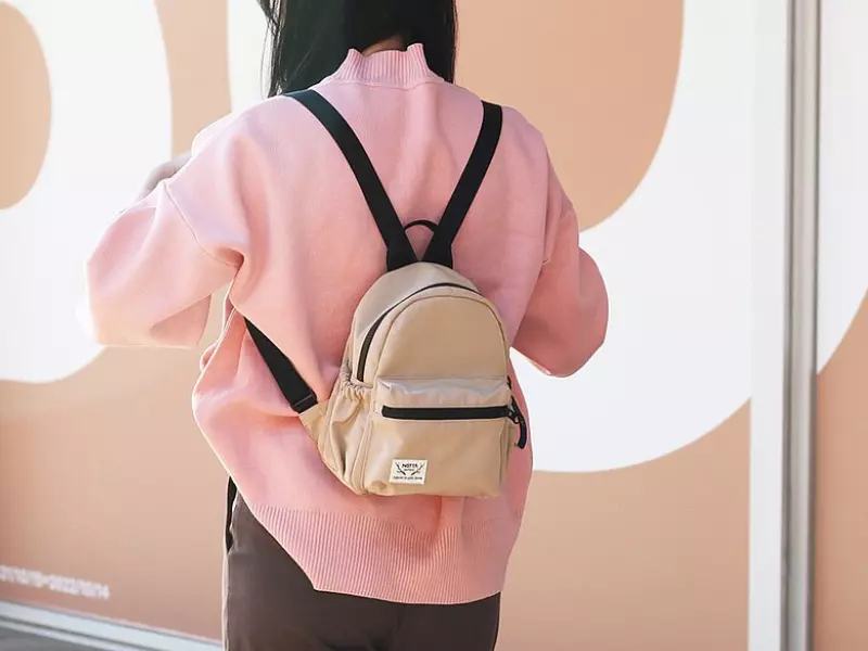 極輕女用出遊後背包