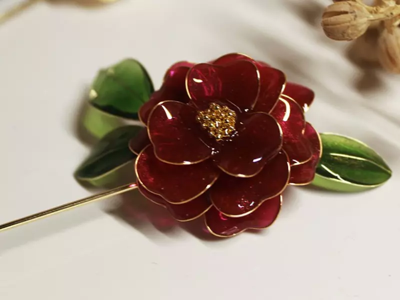 【Oli studio】 紅色山茶花長胸針